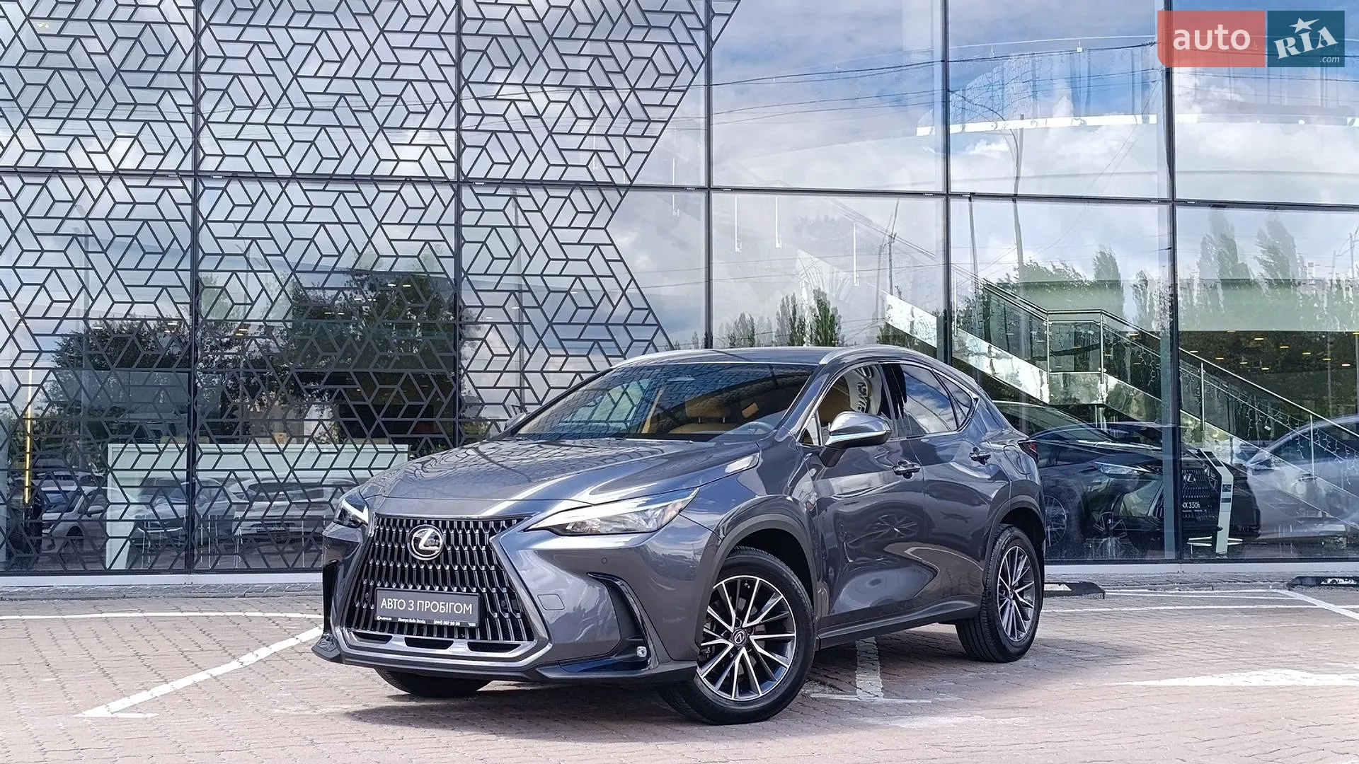 Lexus NX, 2021