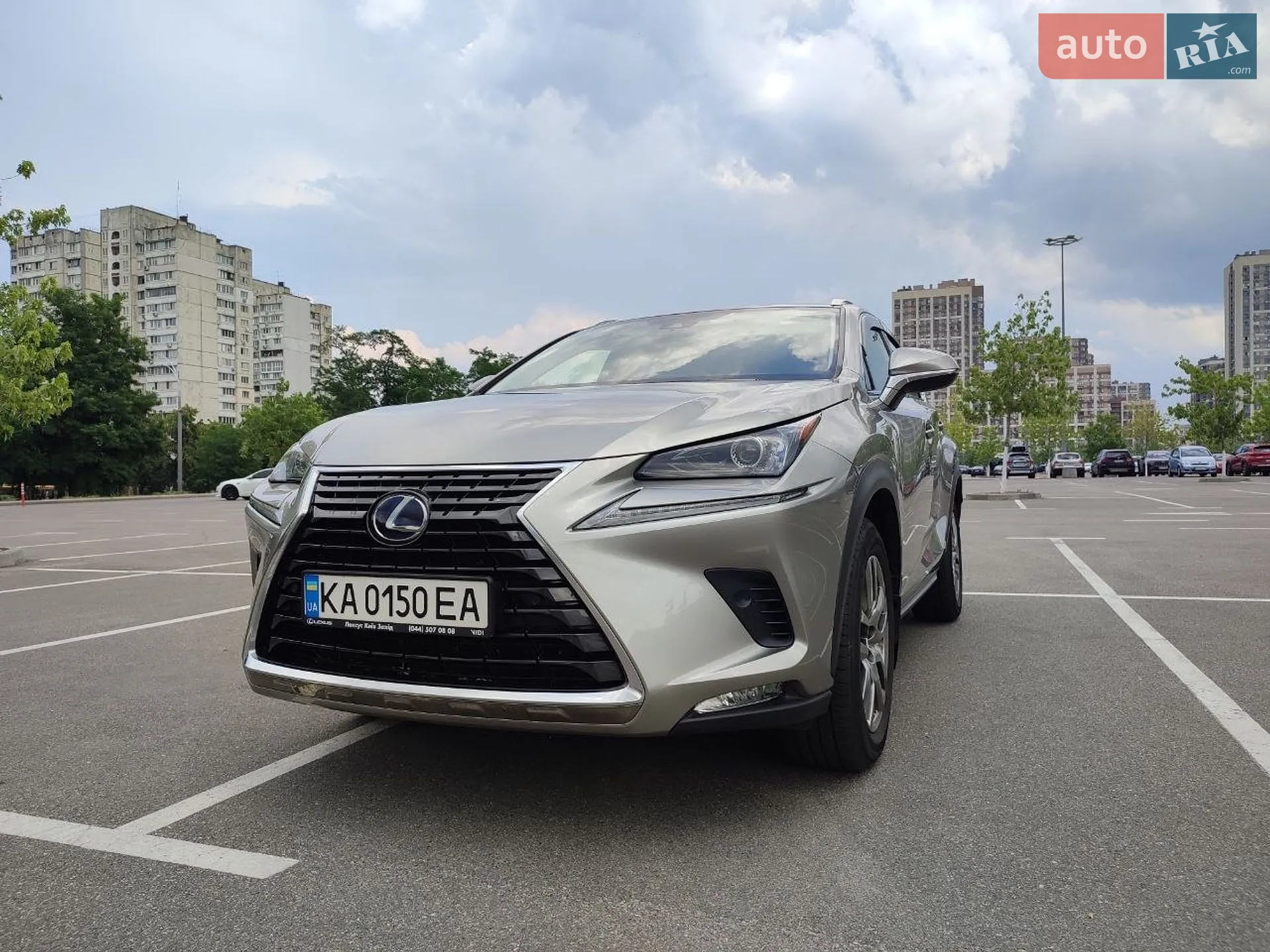 Lexus NX, 2021