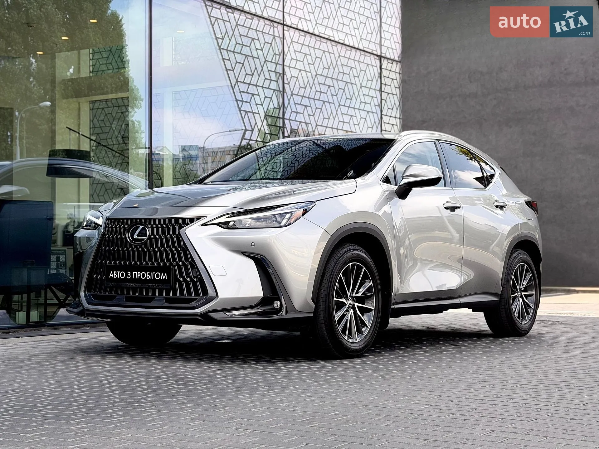 Lexus NX, 2025