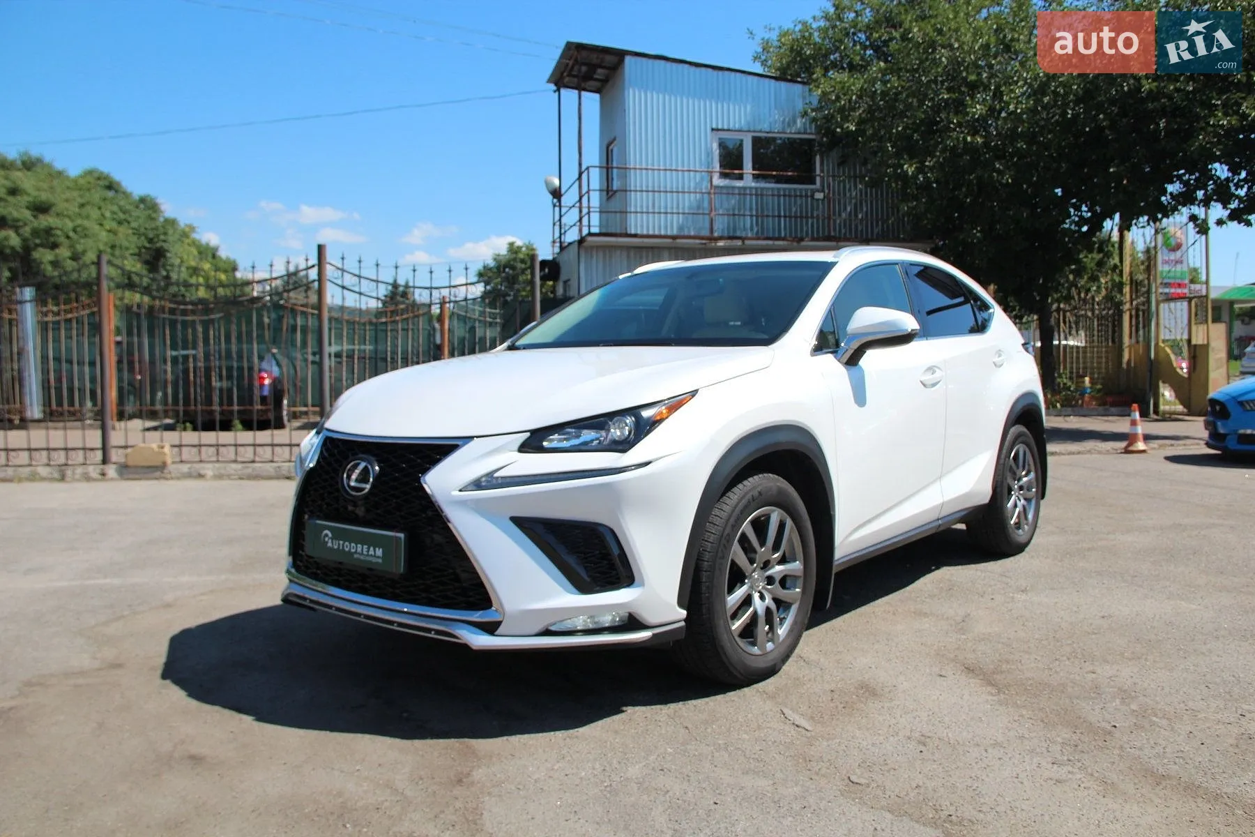 Lexus NX, 2015