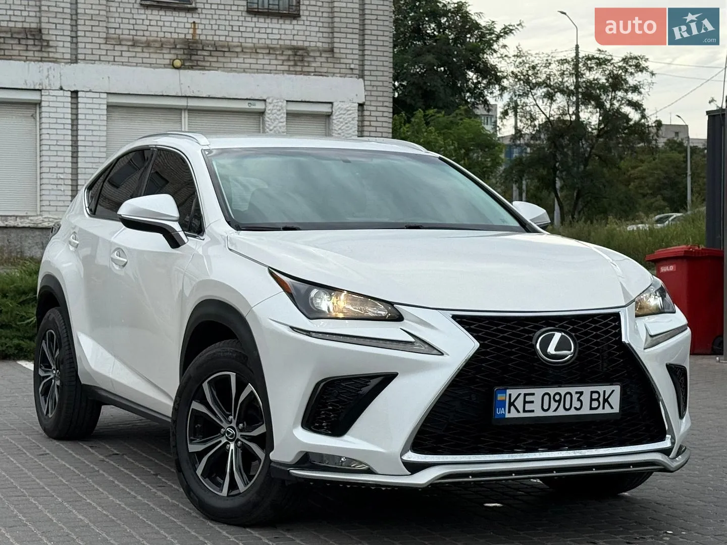 Lexus NX, 2016