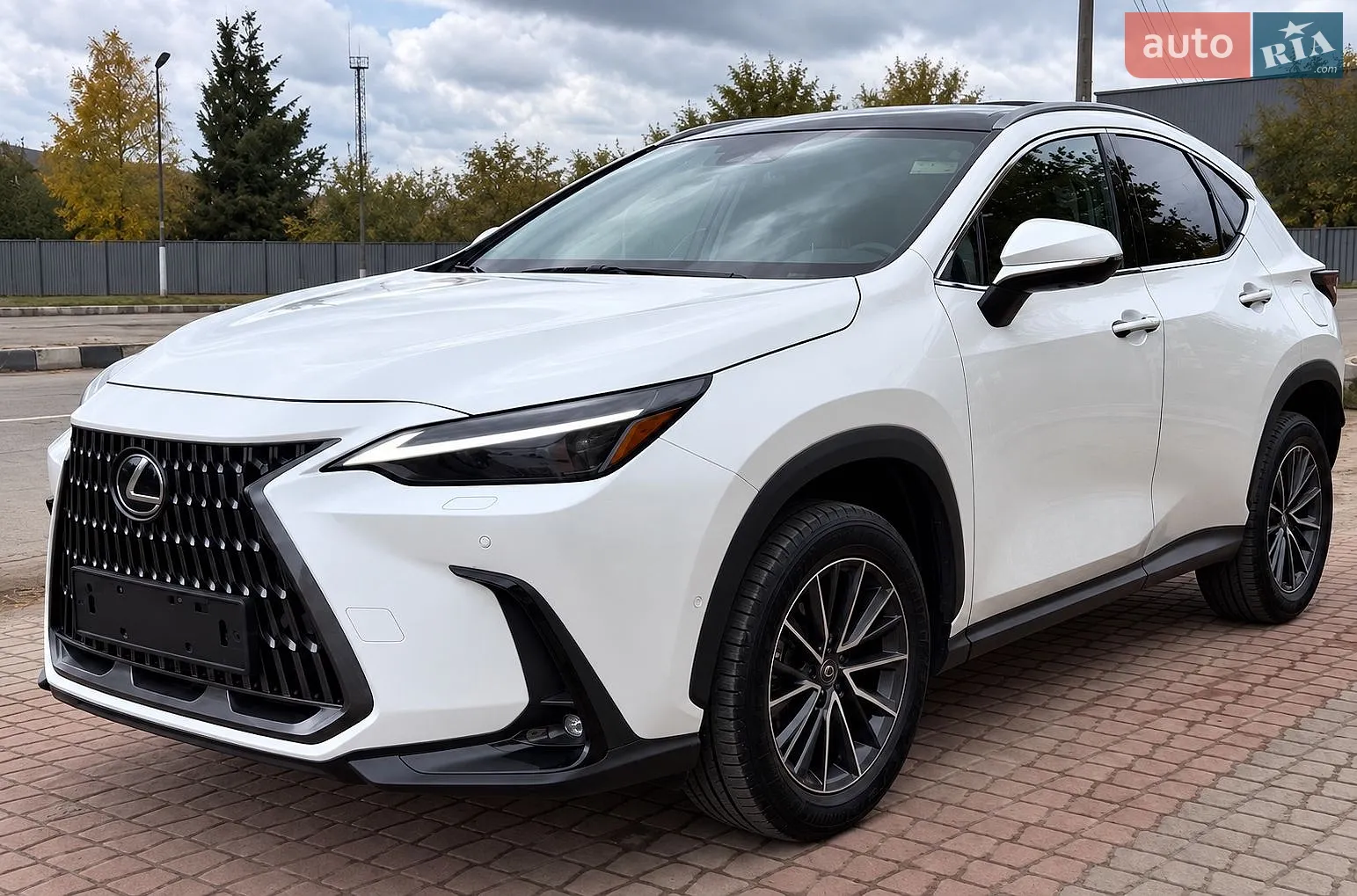 Lexus NX, 2025