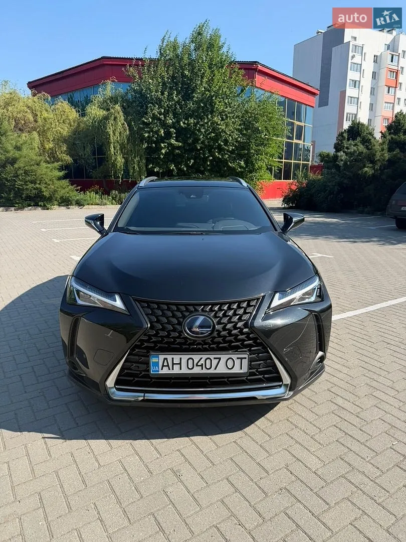 Lexus UX 2019 — 1