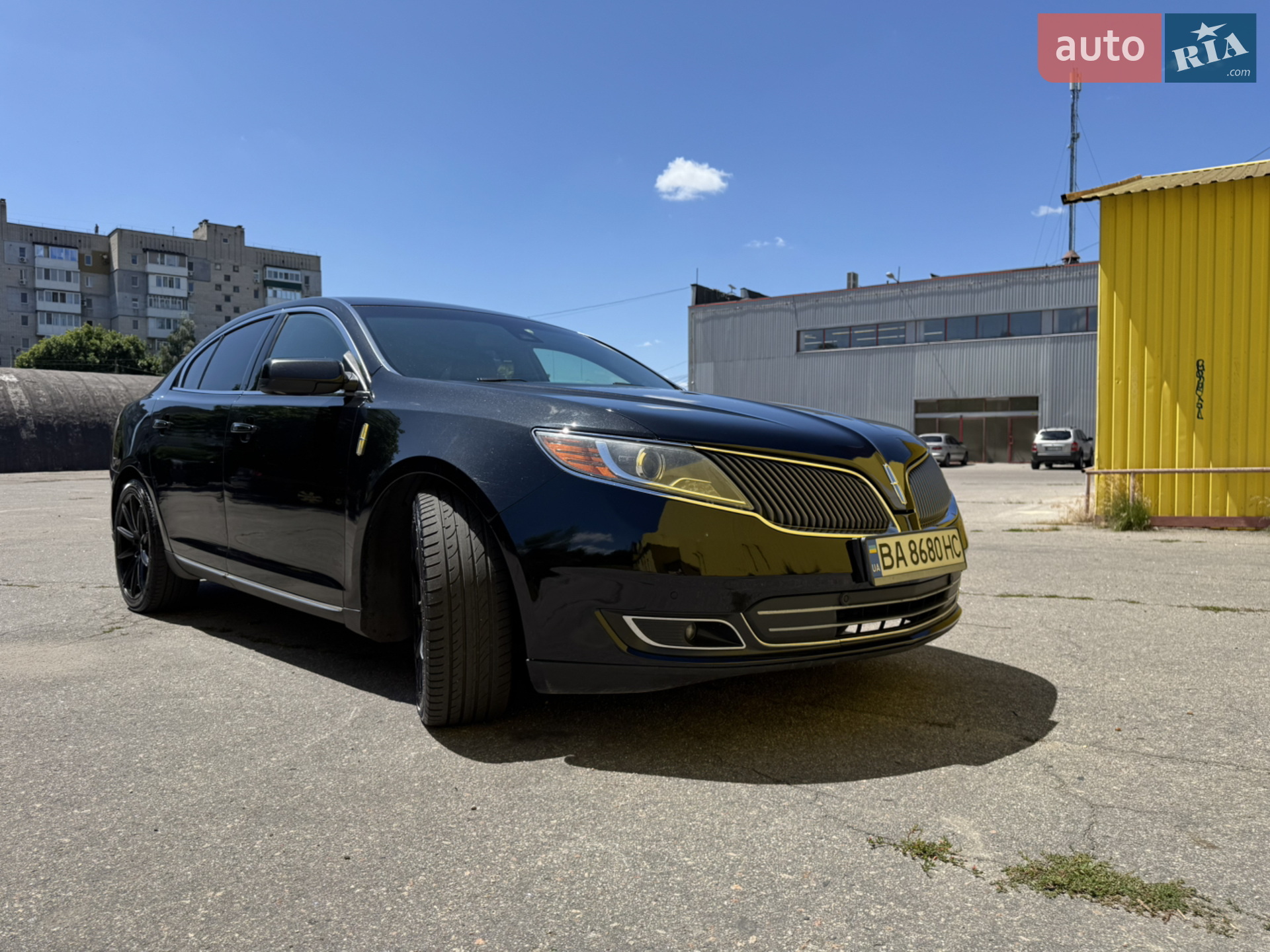 Lincoln MKS, 2015
