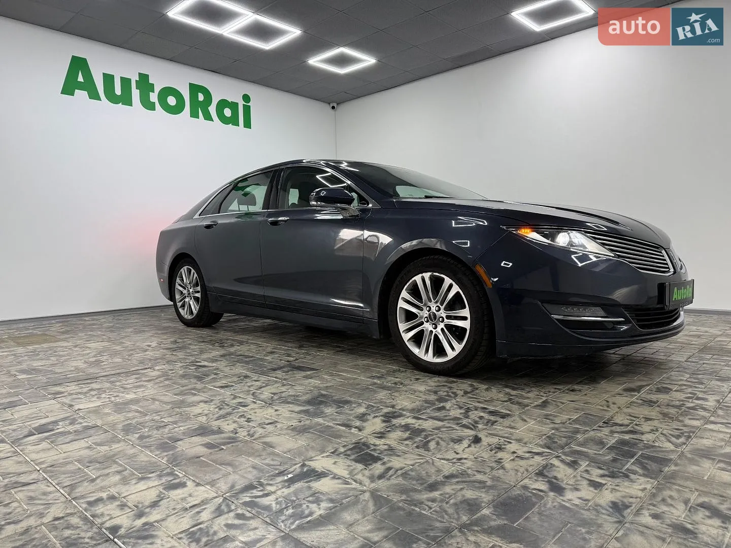 Lincoln MKZ, 2013