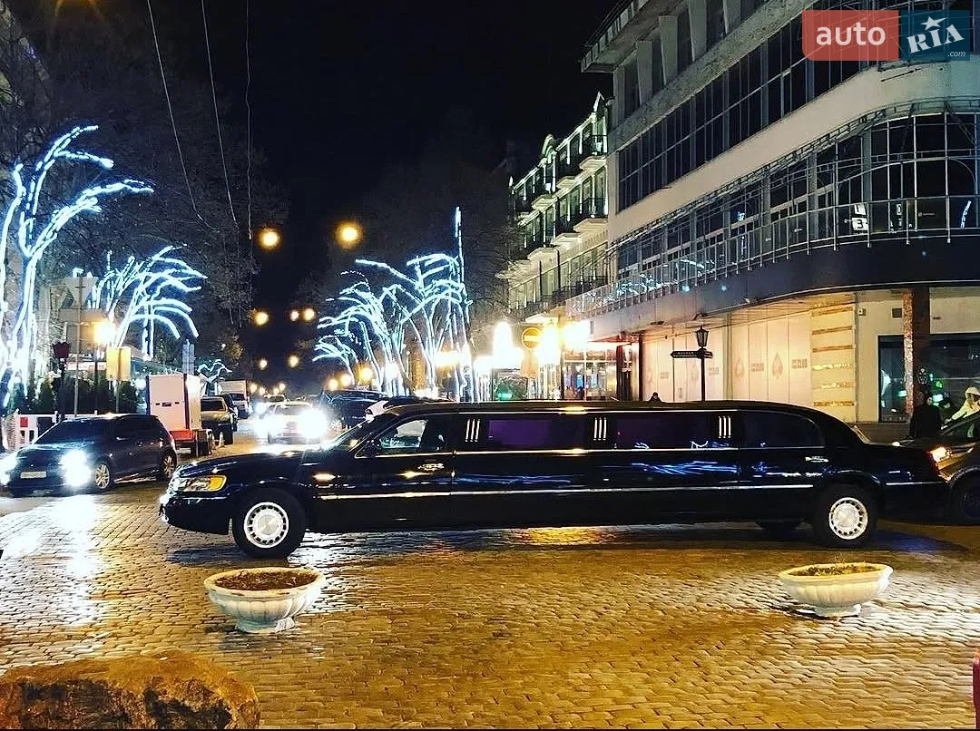 Lincoln Town Car, 2000