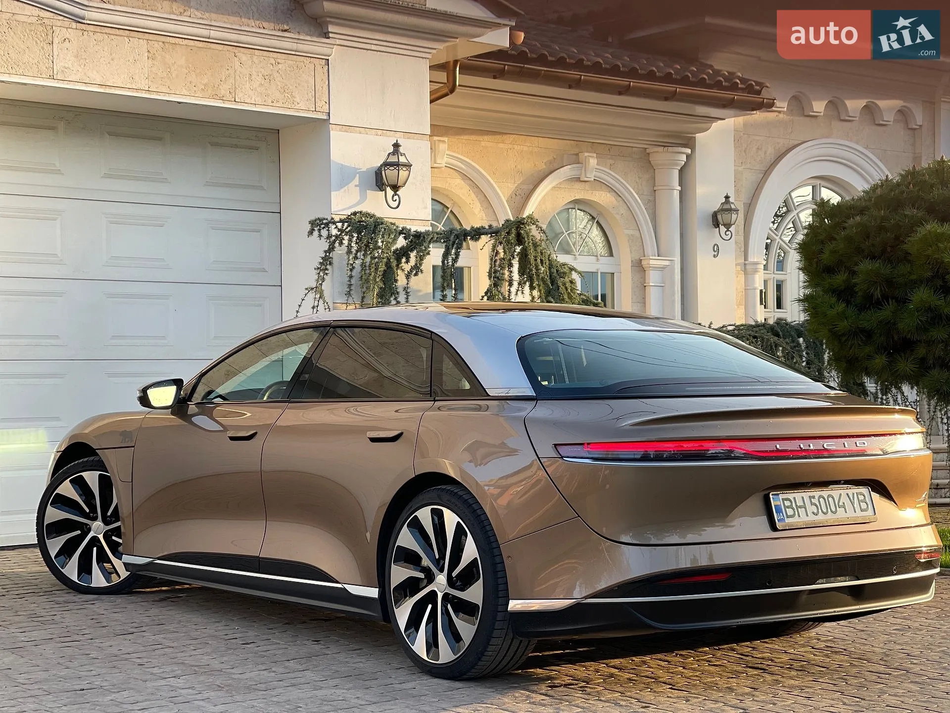 Lucid Air, 2022