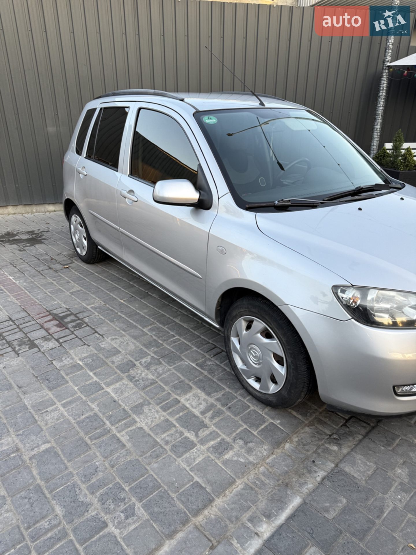 Mazda 2, 2004