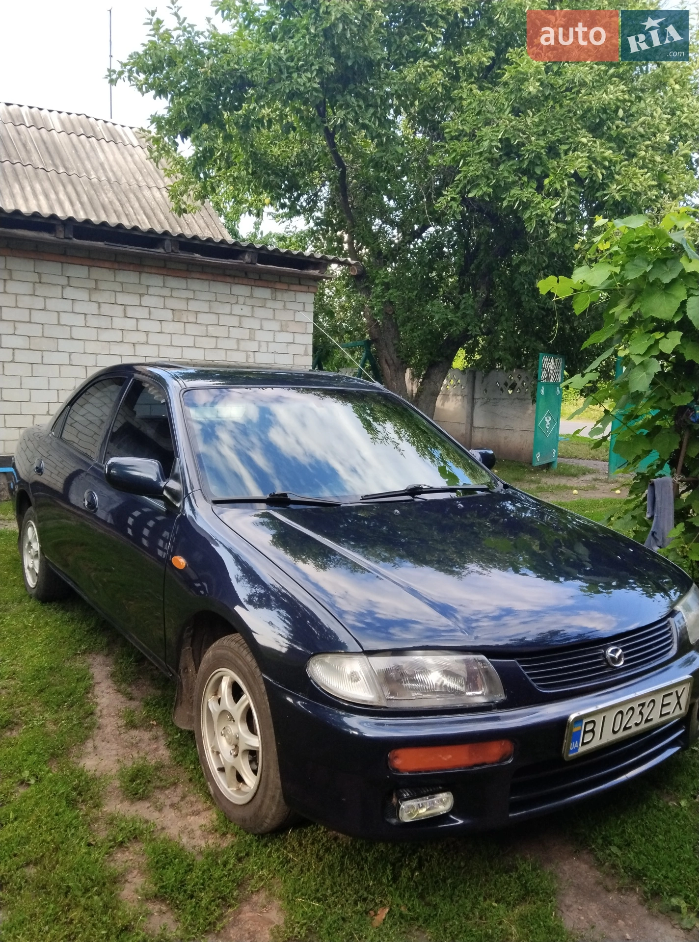 Mazda 323, 1996