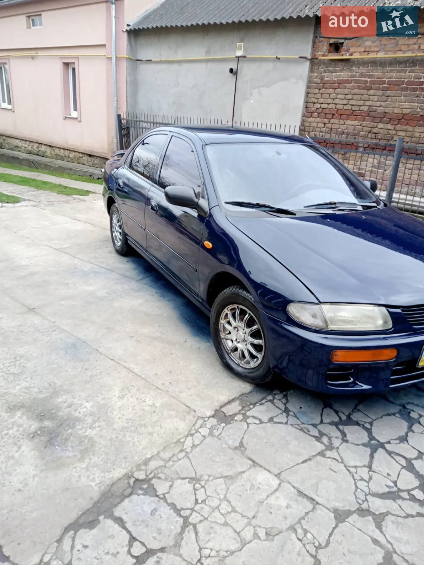 Mazda 323, 1997