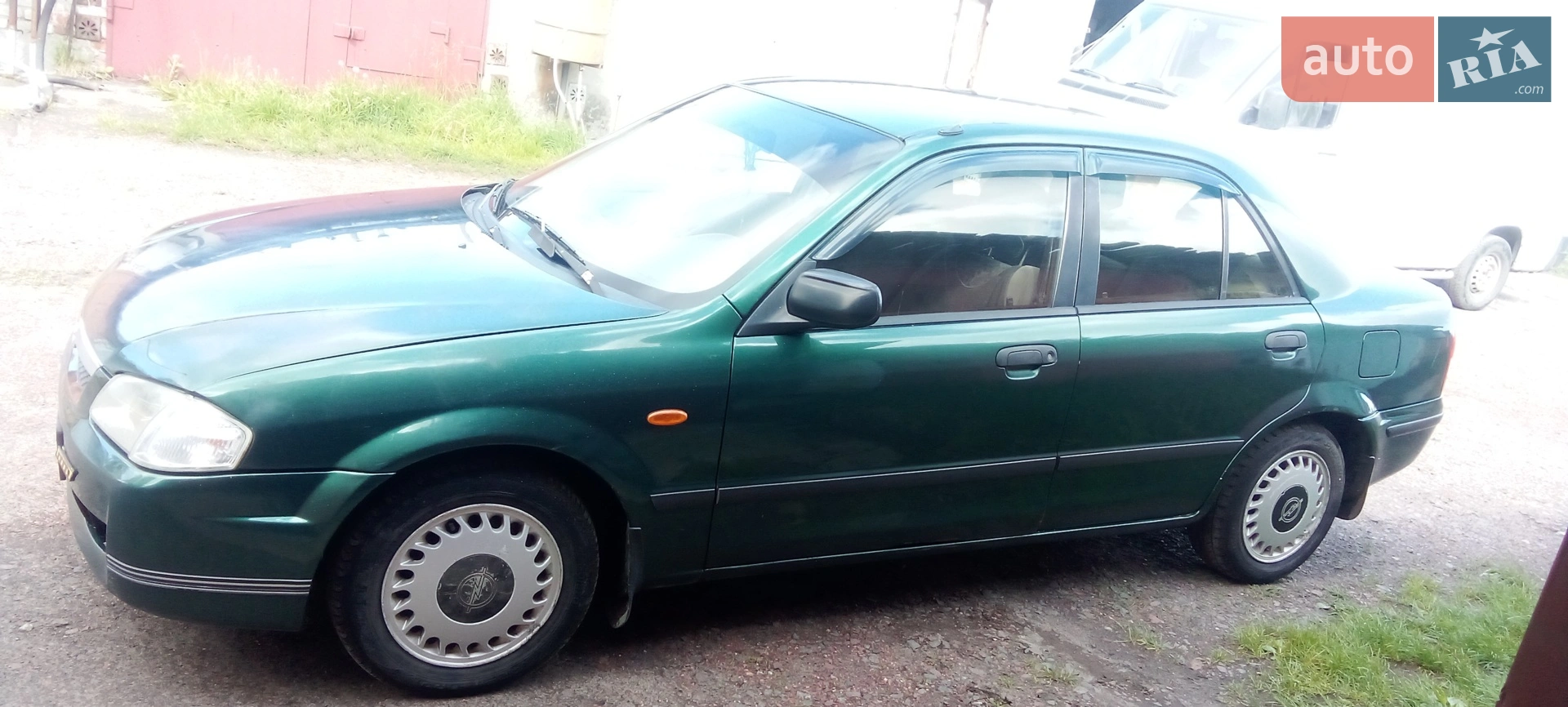 Mazda 323, 2000