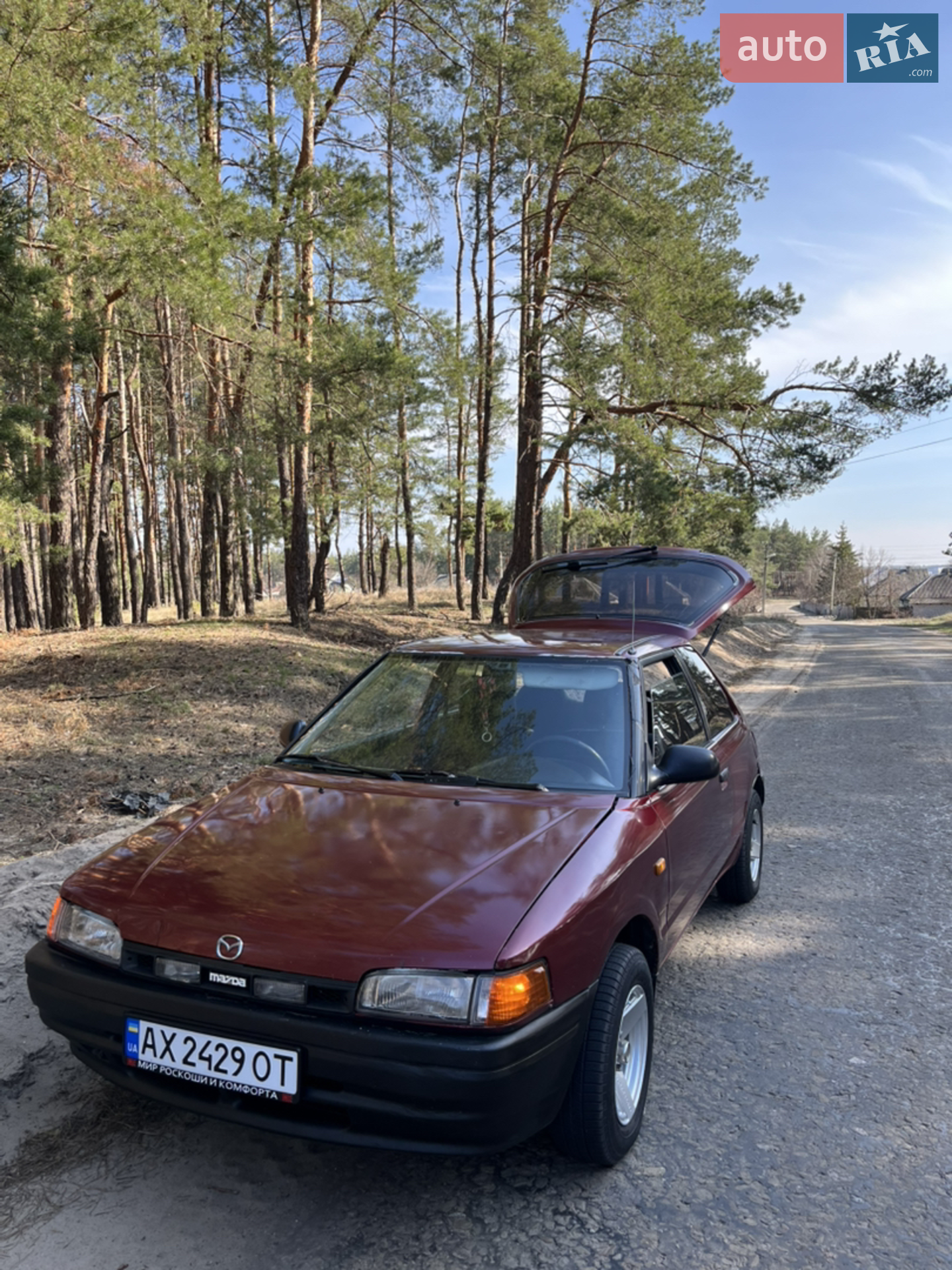 Mazda 323, 1990