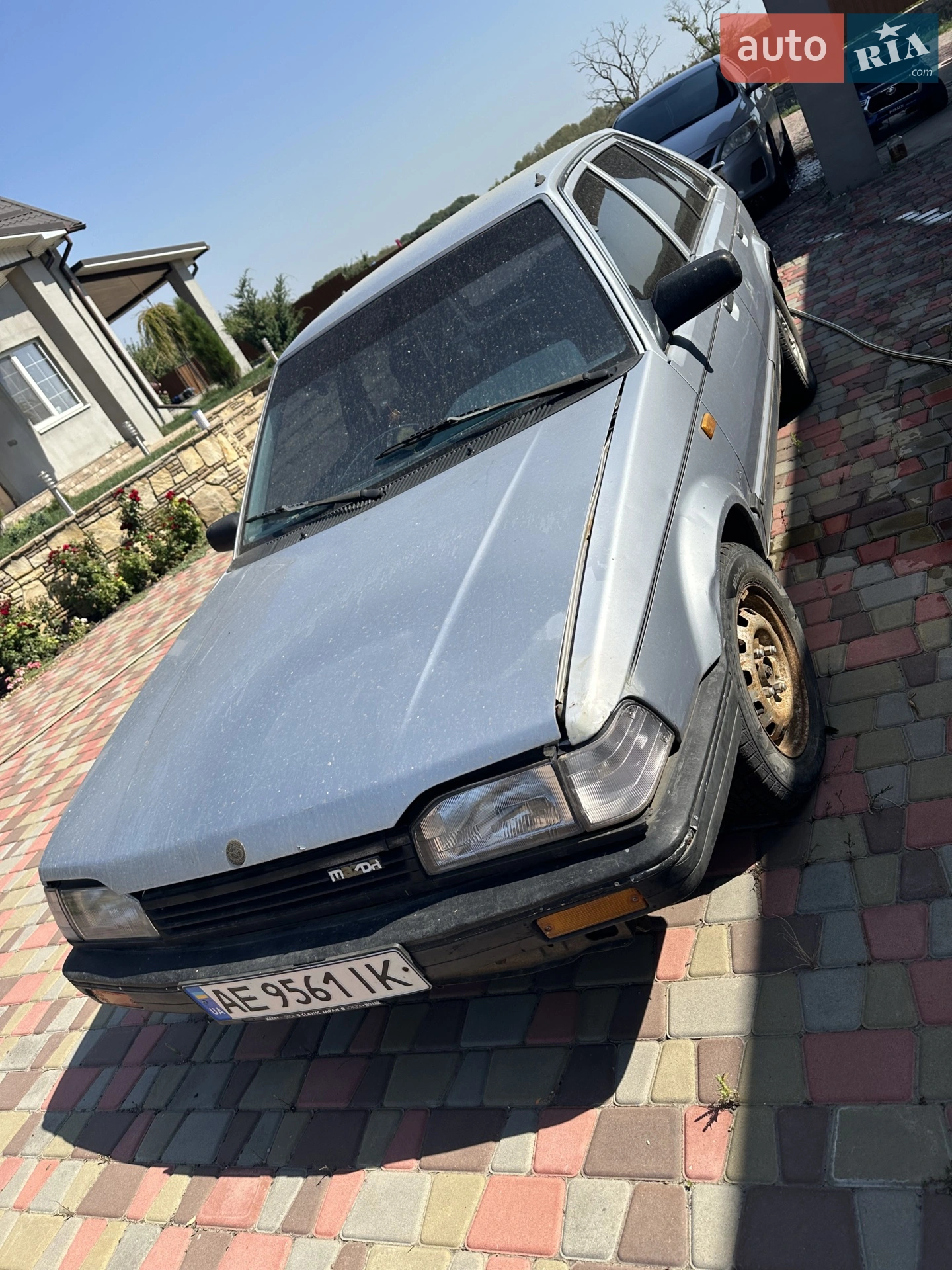 Mazda 323, 1988