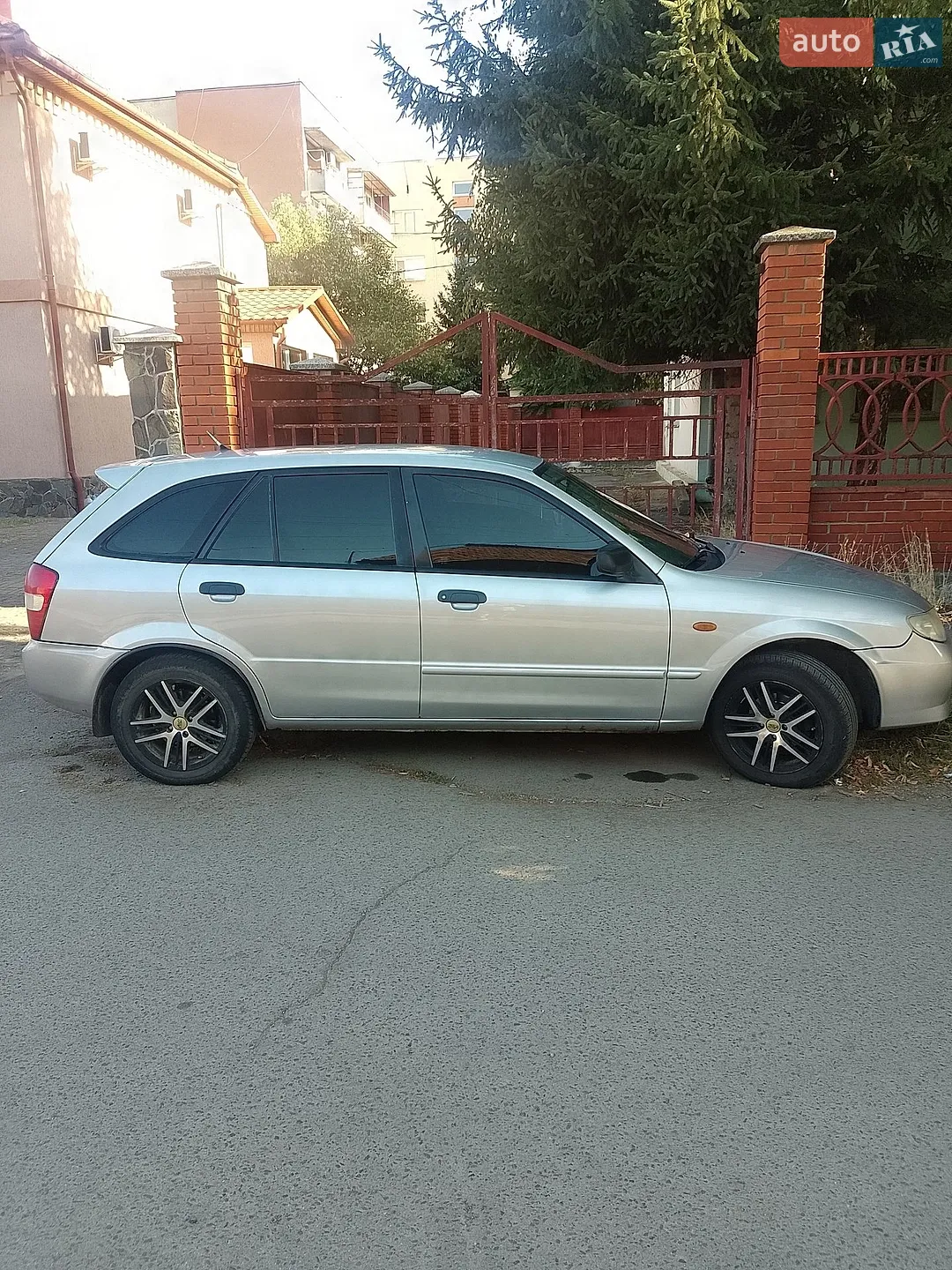 Mazda 323, 2000