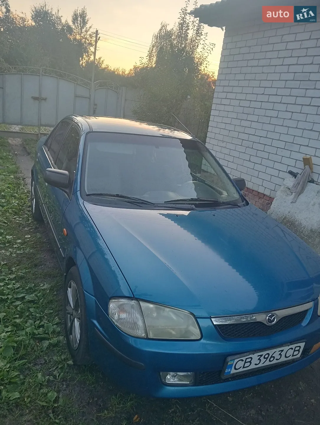Mazda 323, 1999