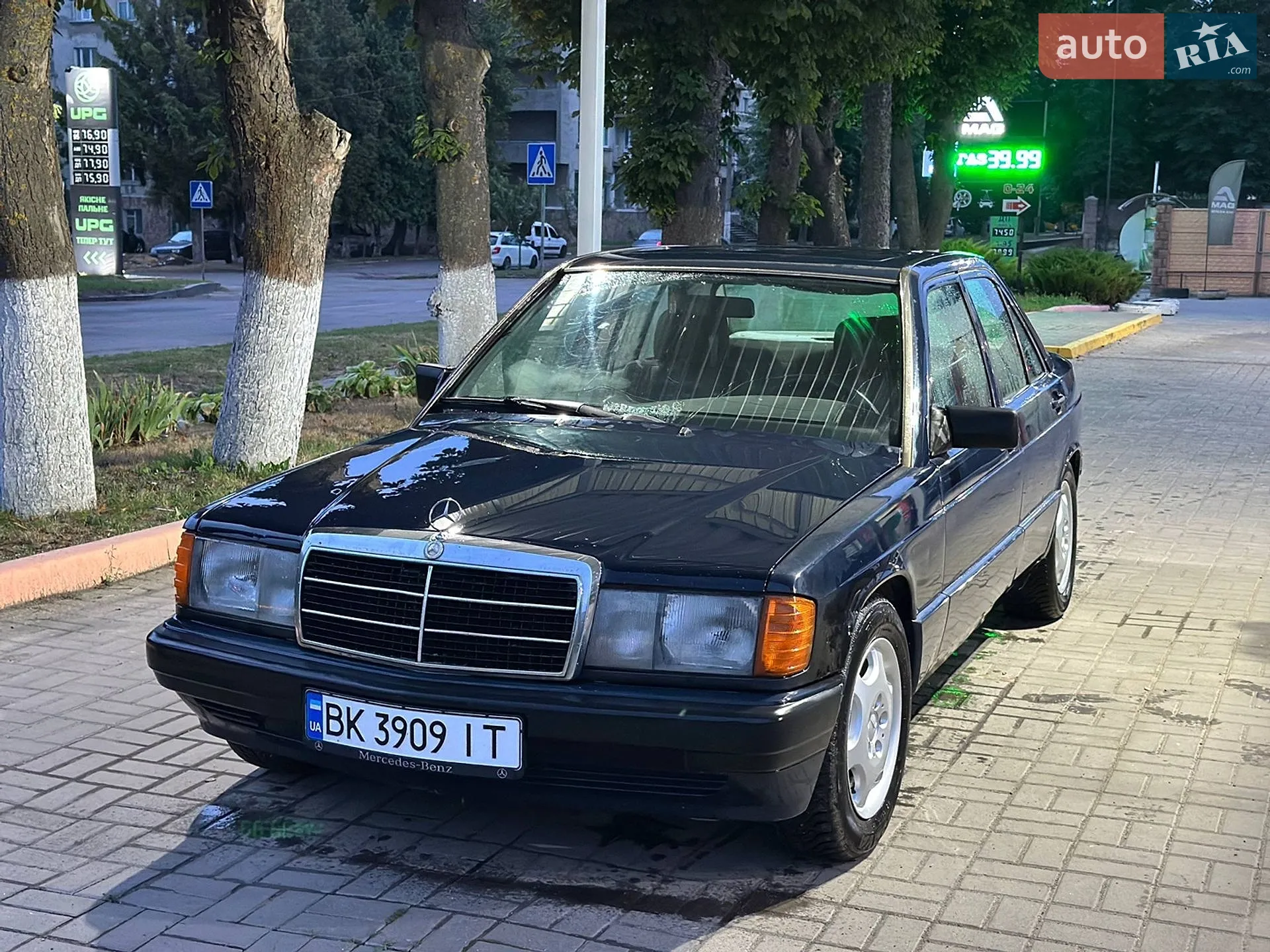 Mercedes-Benz 190, 1990