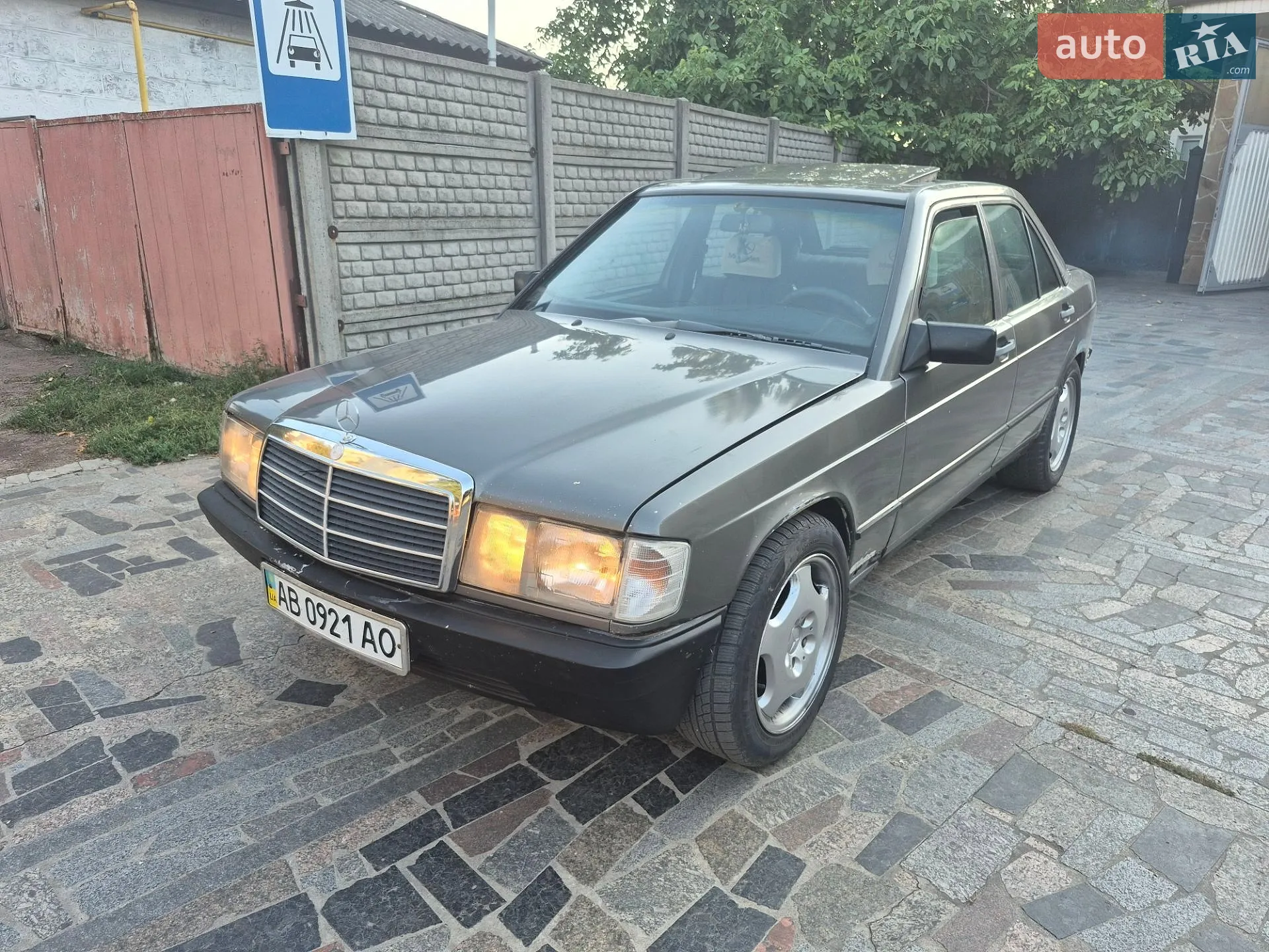 Mercedes-Benz 190, 1987