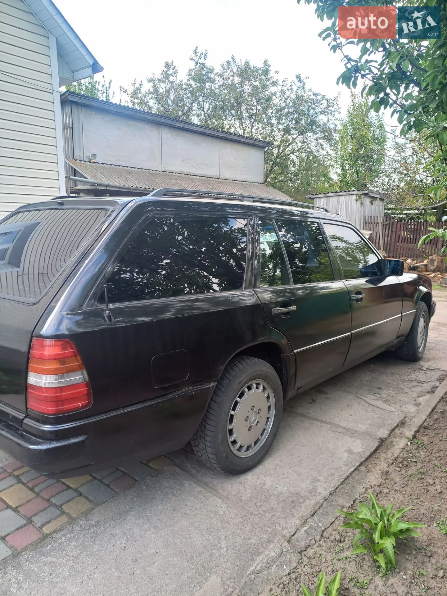 Mercedes-Benz E-Class, 1989
