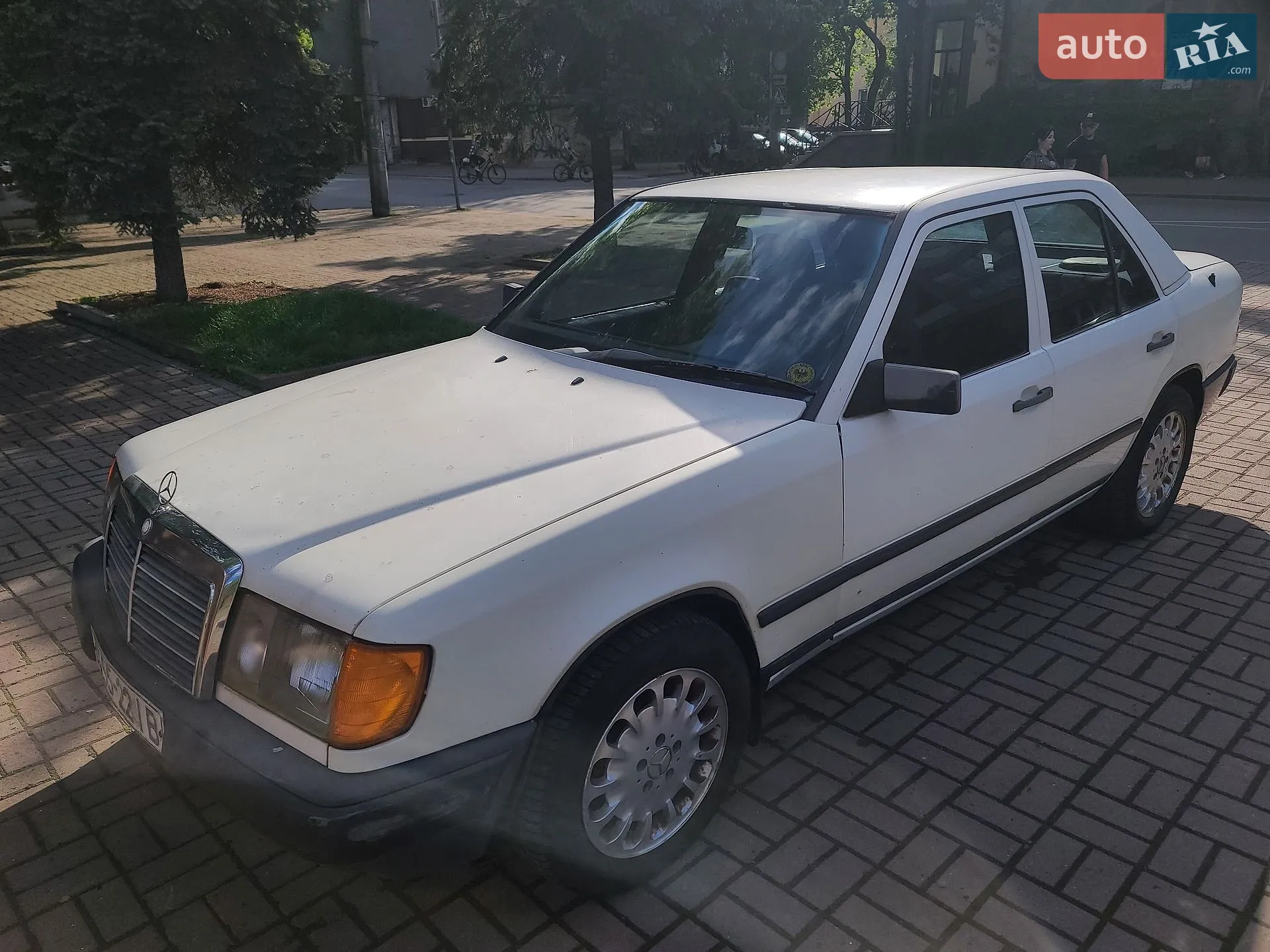 Mercedes-Benz E-Class, 1985