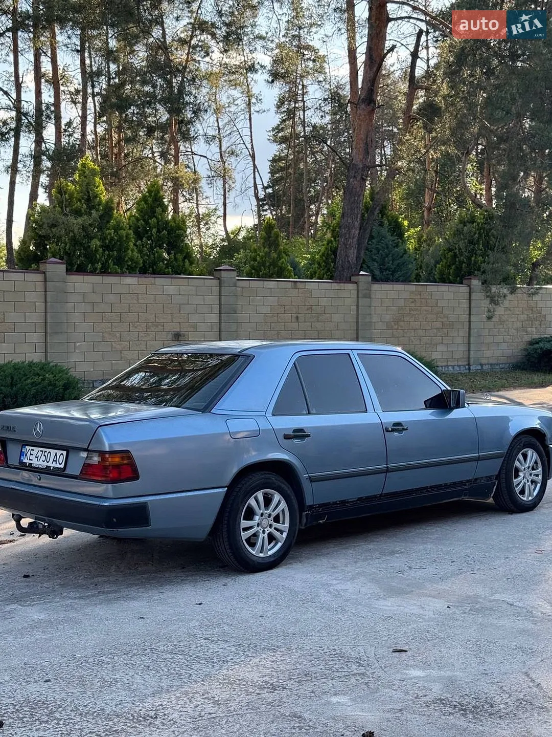 Mercedes-Benz E-Class, 1988
