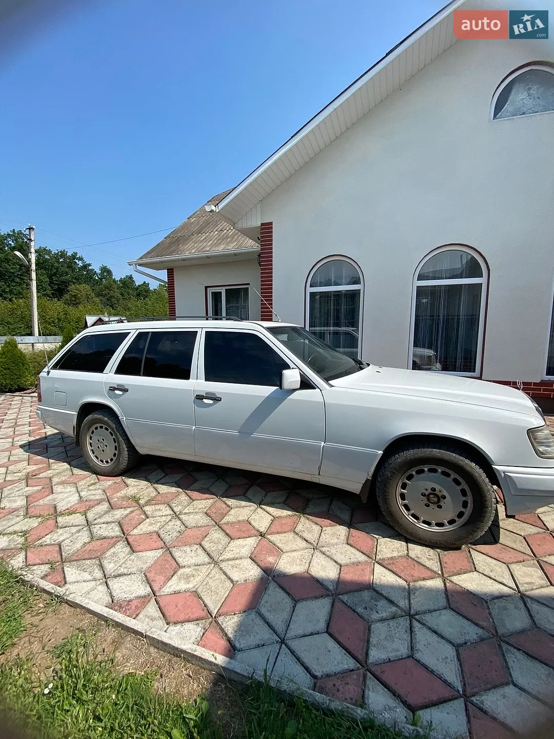 Mercedes-Benz E-Class, 1989