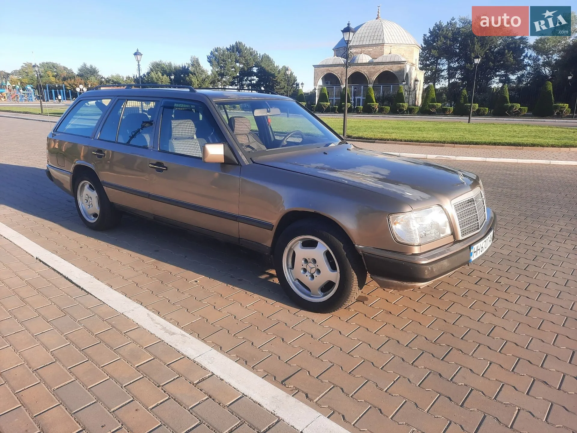 Mercedes-Benz E-Class, 1989