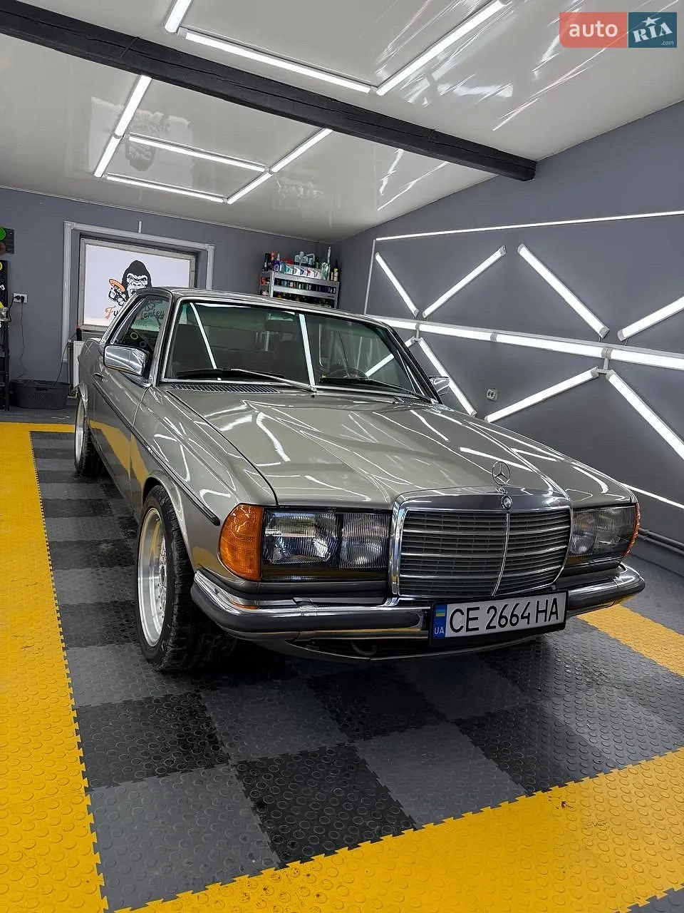 Mercedes-Benz E-Class, 1980