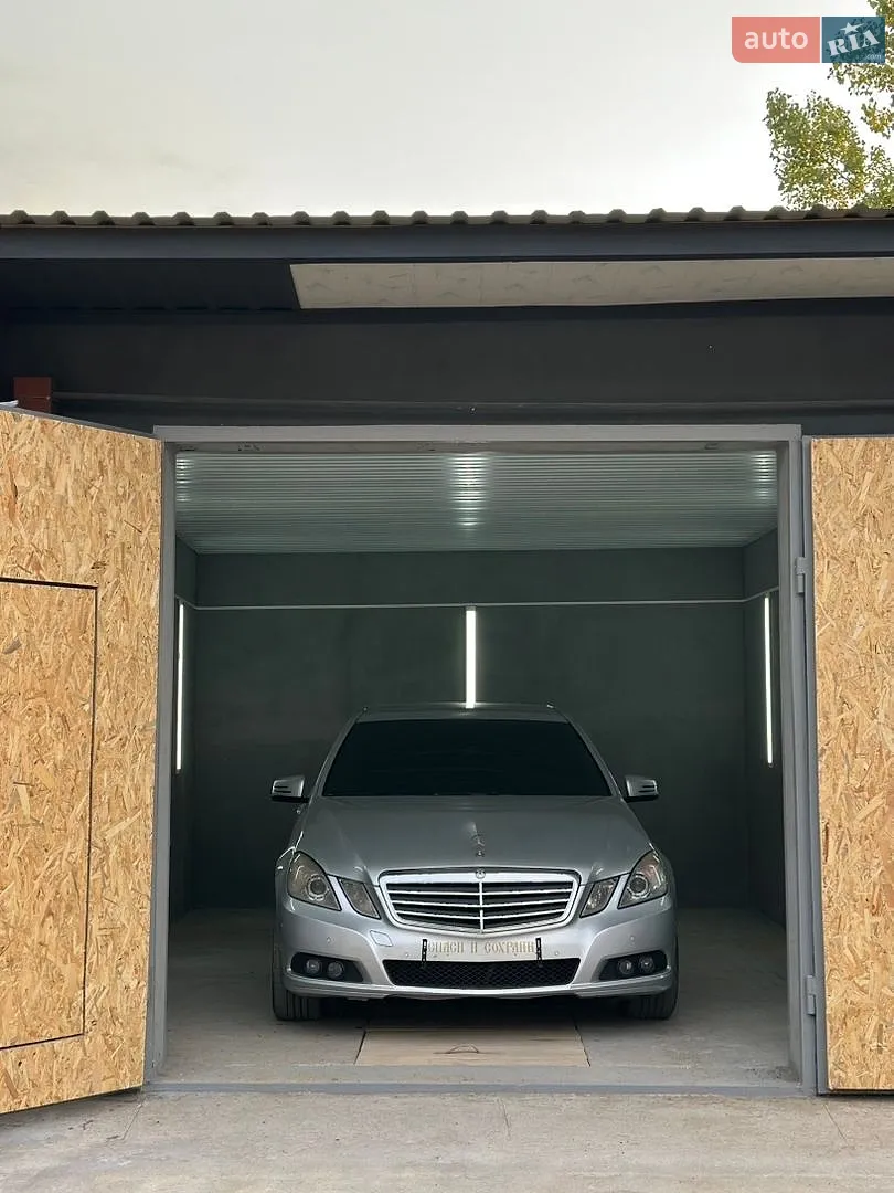 Mercedes-Benz E-Class, 2010