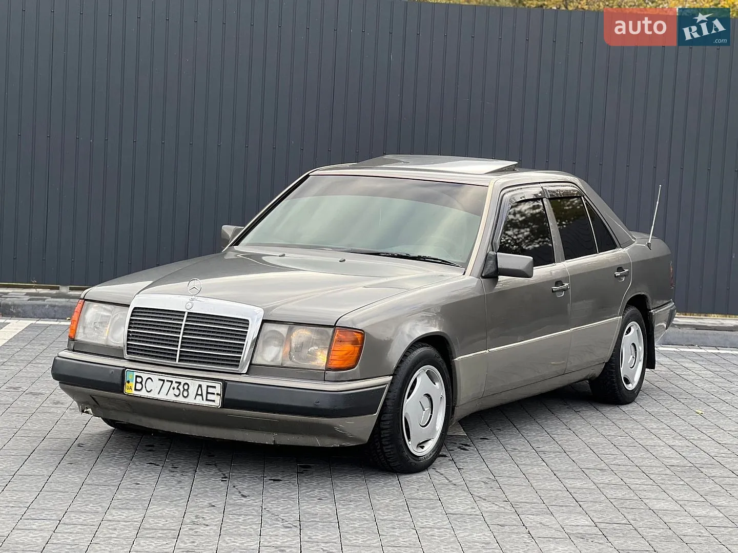 Mercedes-Benz E-Class, 1992