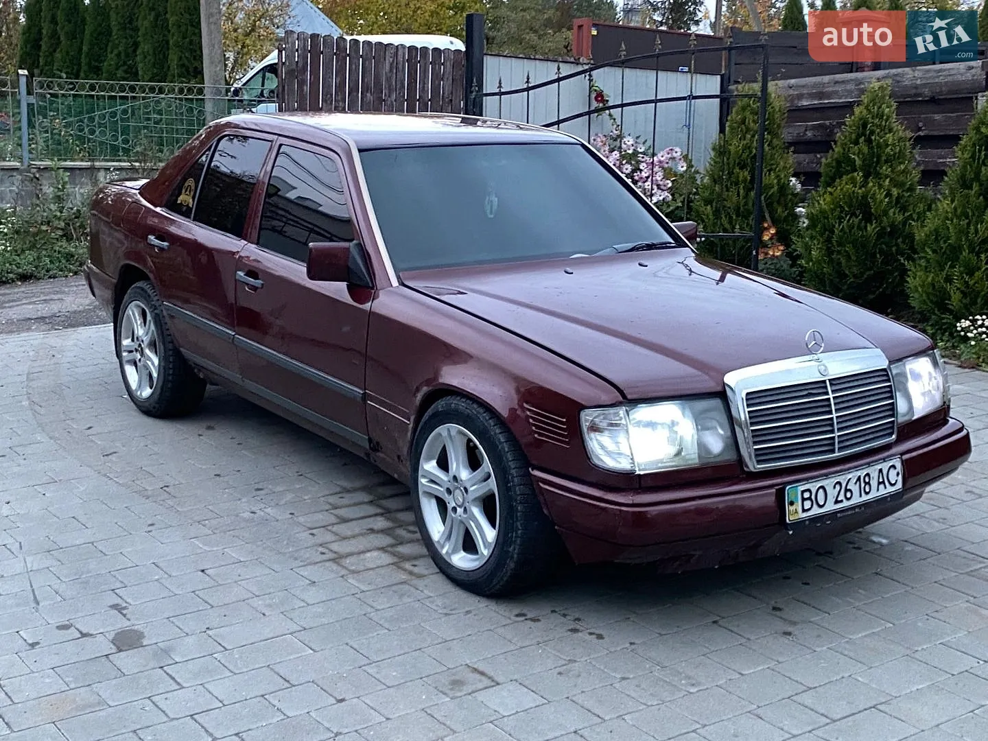 Mercedes-Benz E-Class, 1988