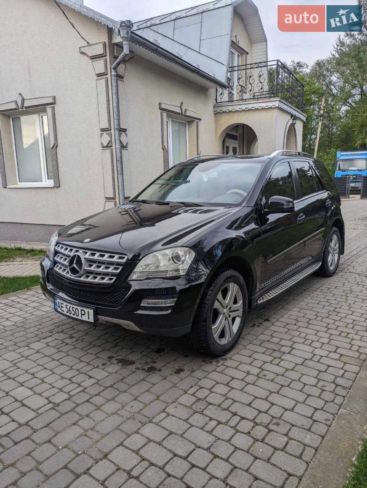 Mercedes-Benz M-Class, 2011