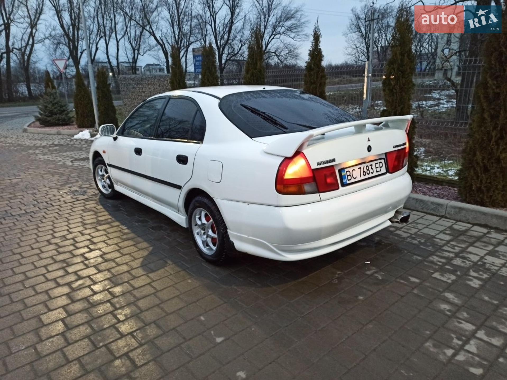 Mitsubishi Carisma, 1998