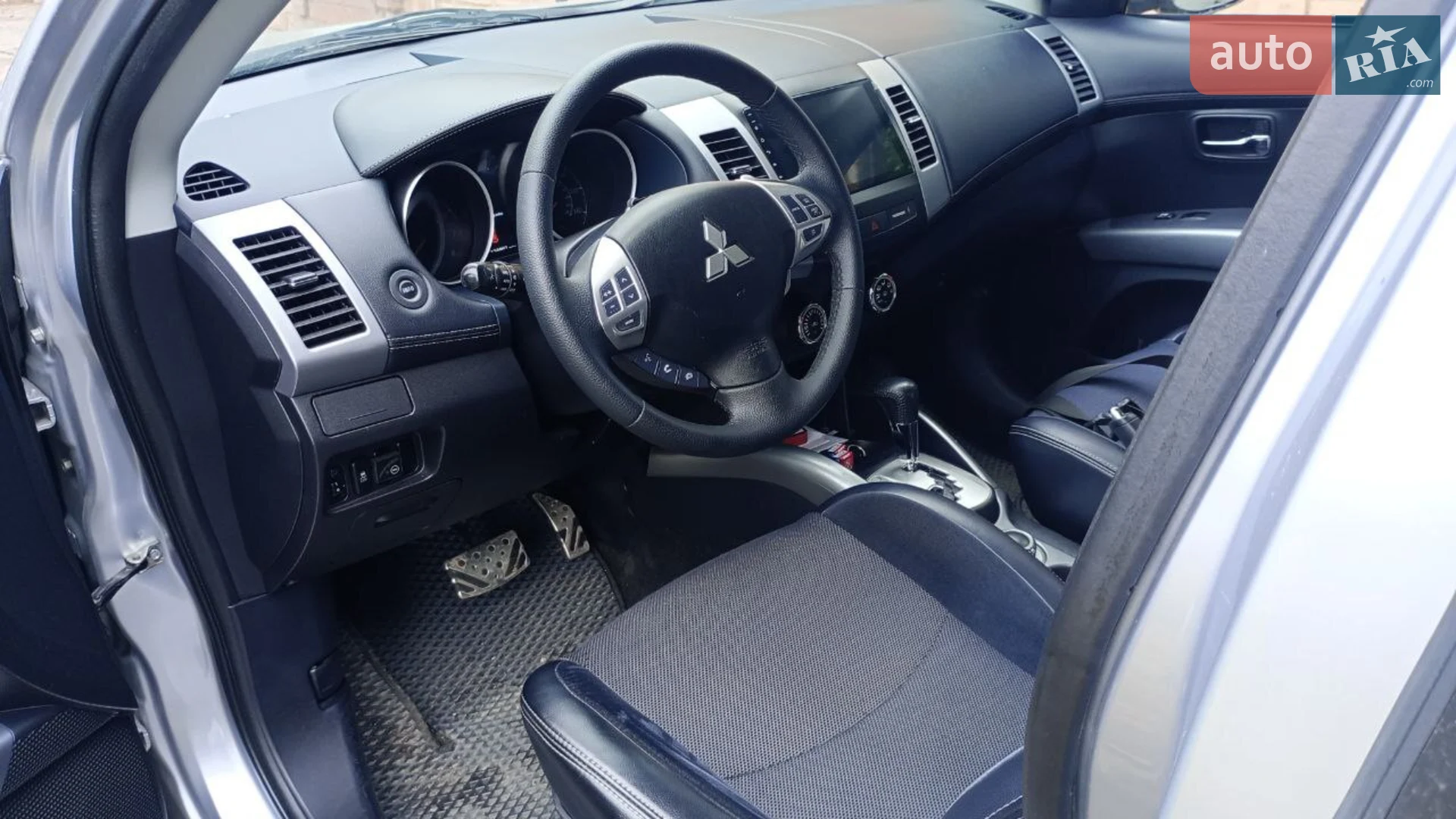 Mitsubishi Outlander, 2011