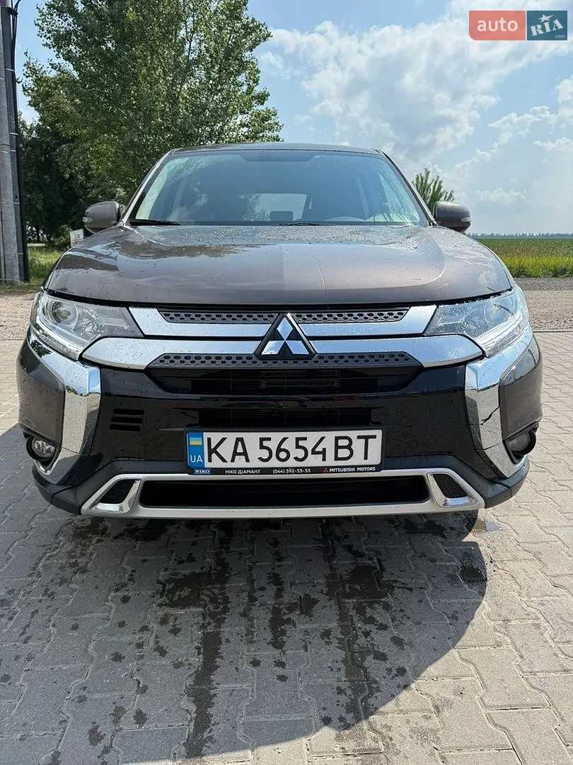 Mitsubishi Outlander, 2020