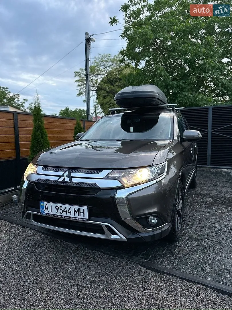 Mitsubishi Outlander, 2020