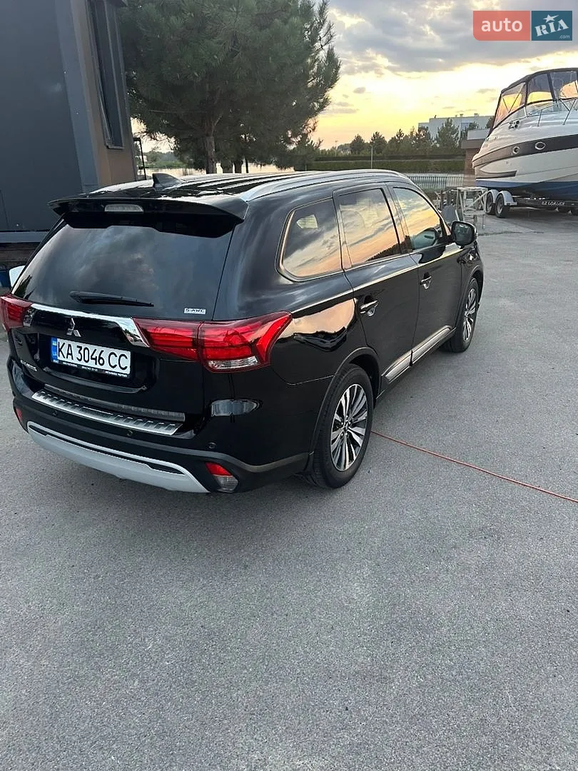 Mitsubishi Outlander, 2020