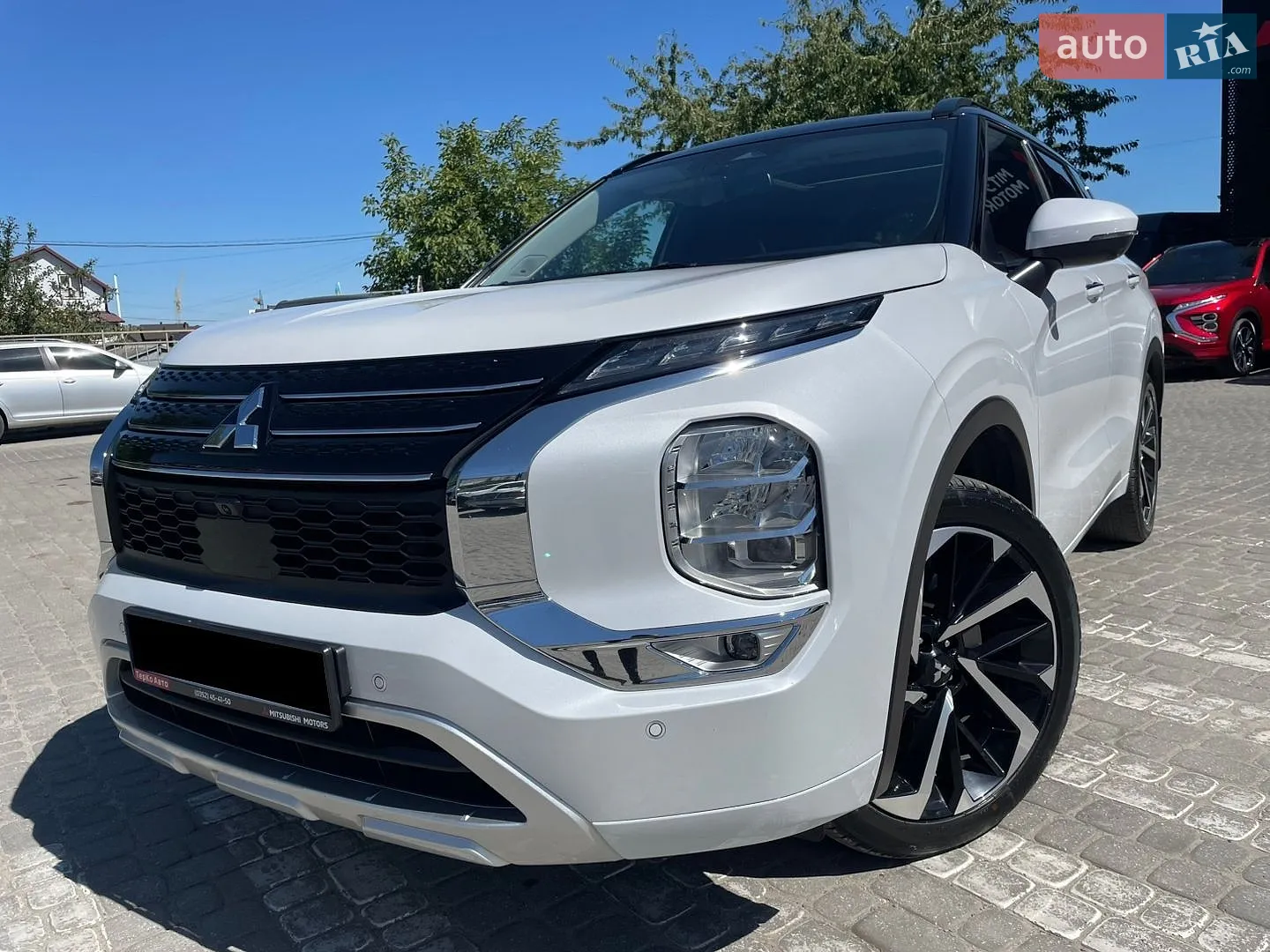 Mitsubishi Outlander, 2023