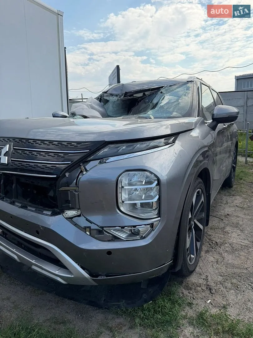 Mitsubishi Outlander, 2023