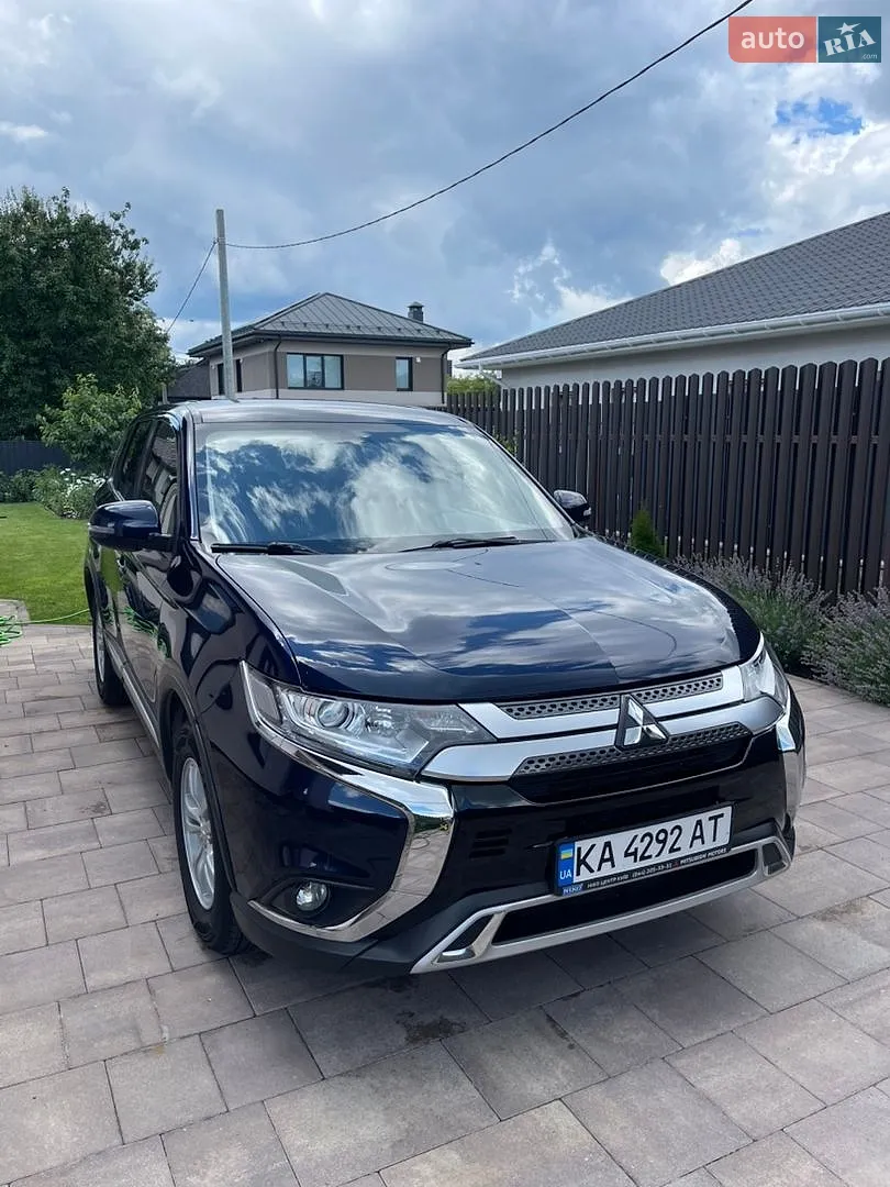 Mitsubishi Outlander, 2020