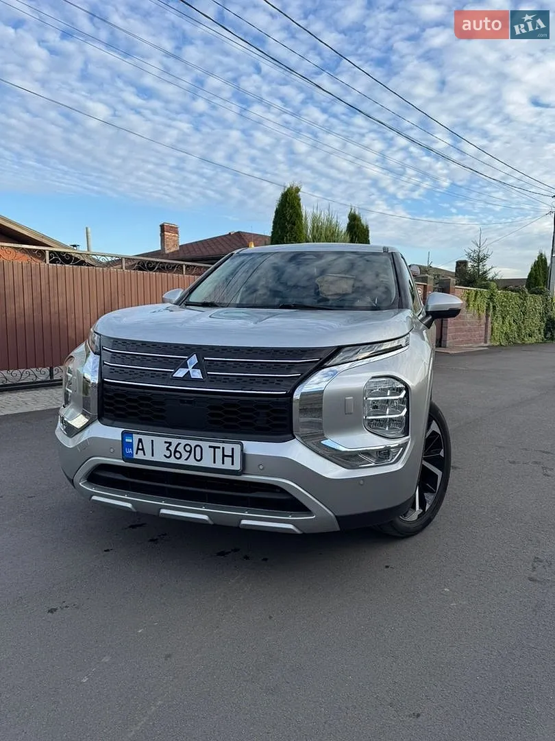 Mitsubishi Outlander 2022 — 1