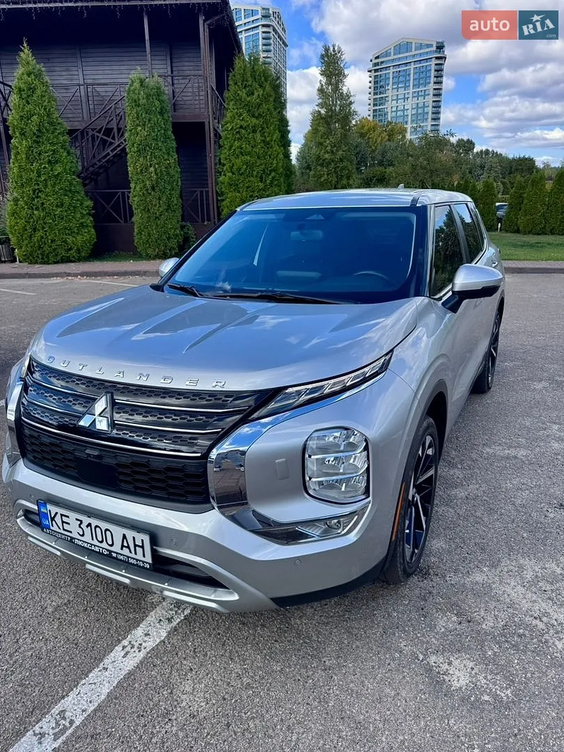 Mitsubishi Outlander, 2023