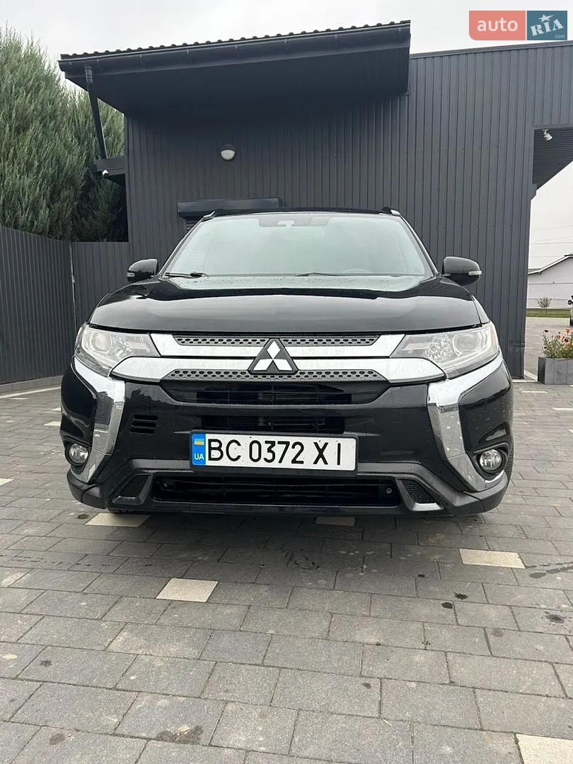 Mitsubishi Outlander, 2020