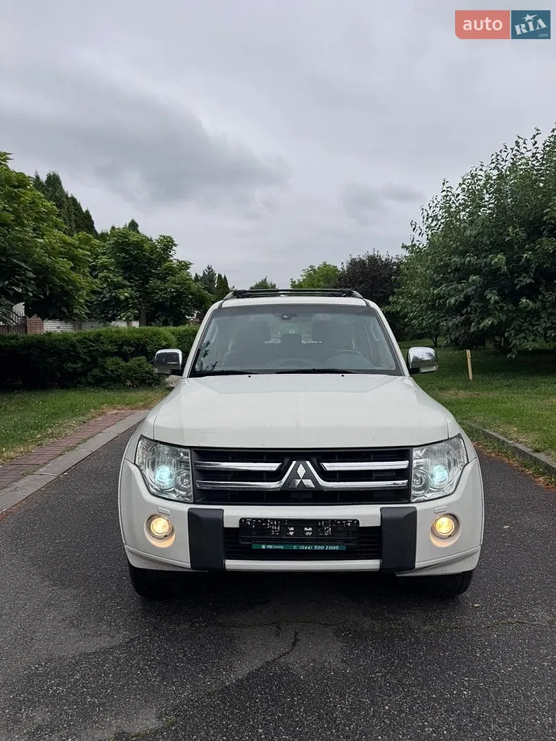 Mitsubishi Pajero Wagon, 2011