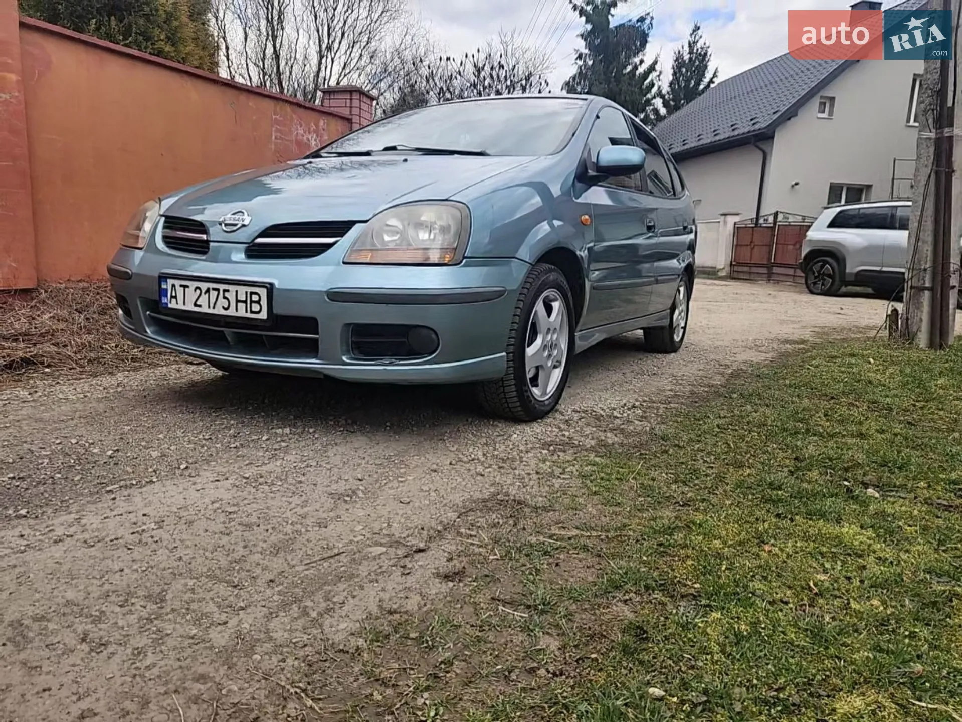 Nissan Almera Tino, 2001