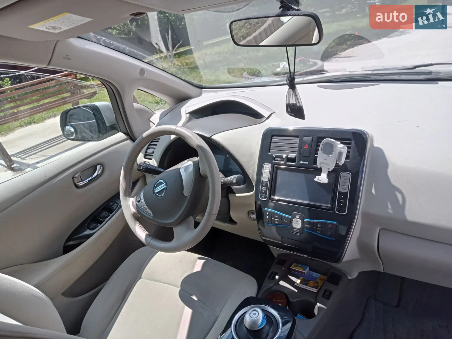 Nissan Leaf, 2011