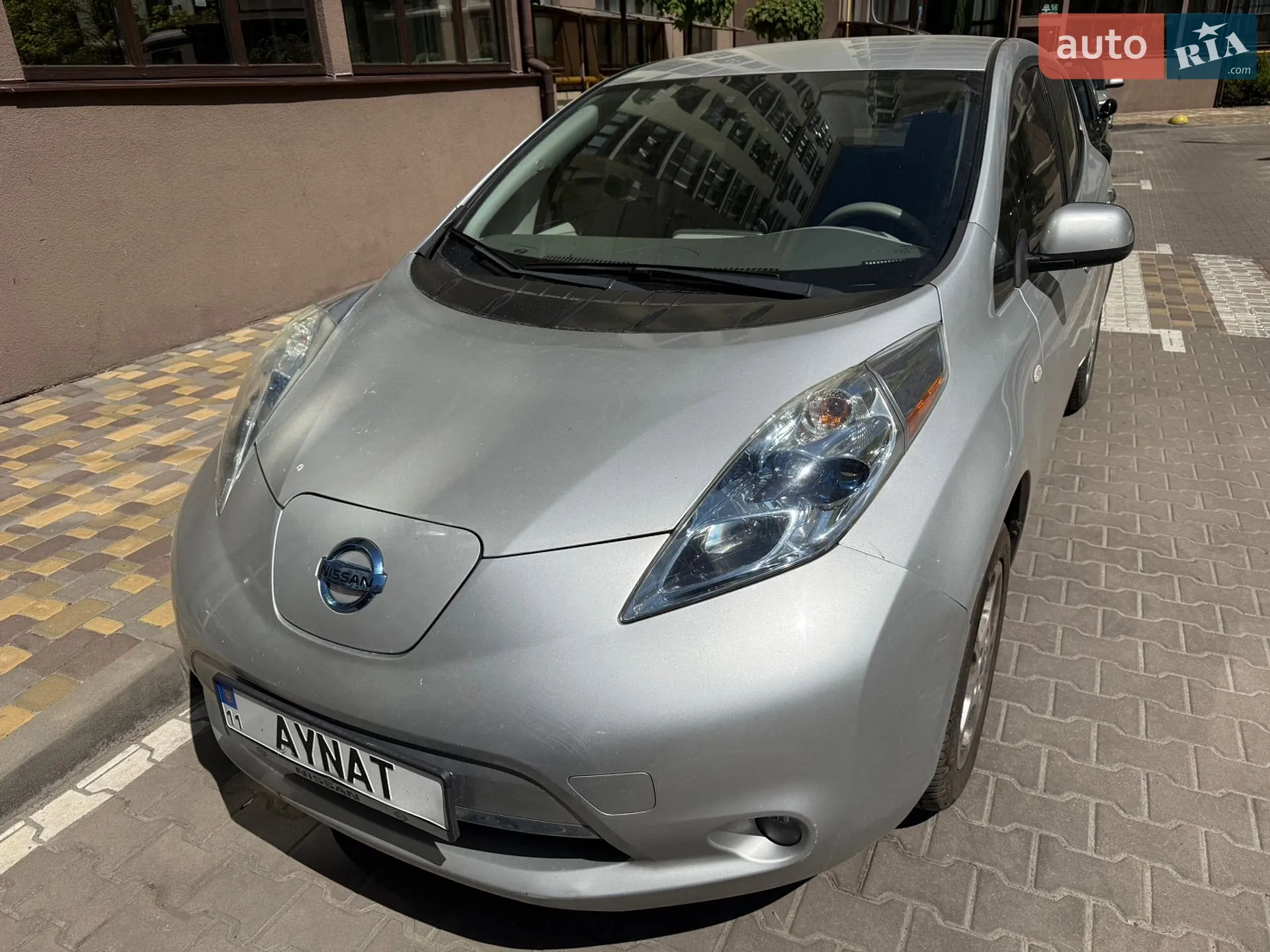 Nissan Leaf, 2011