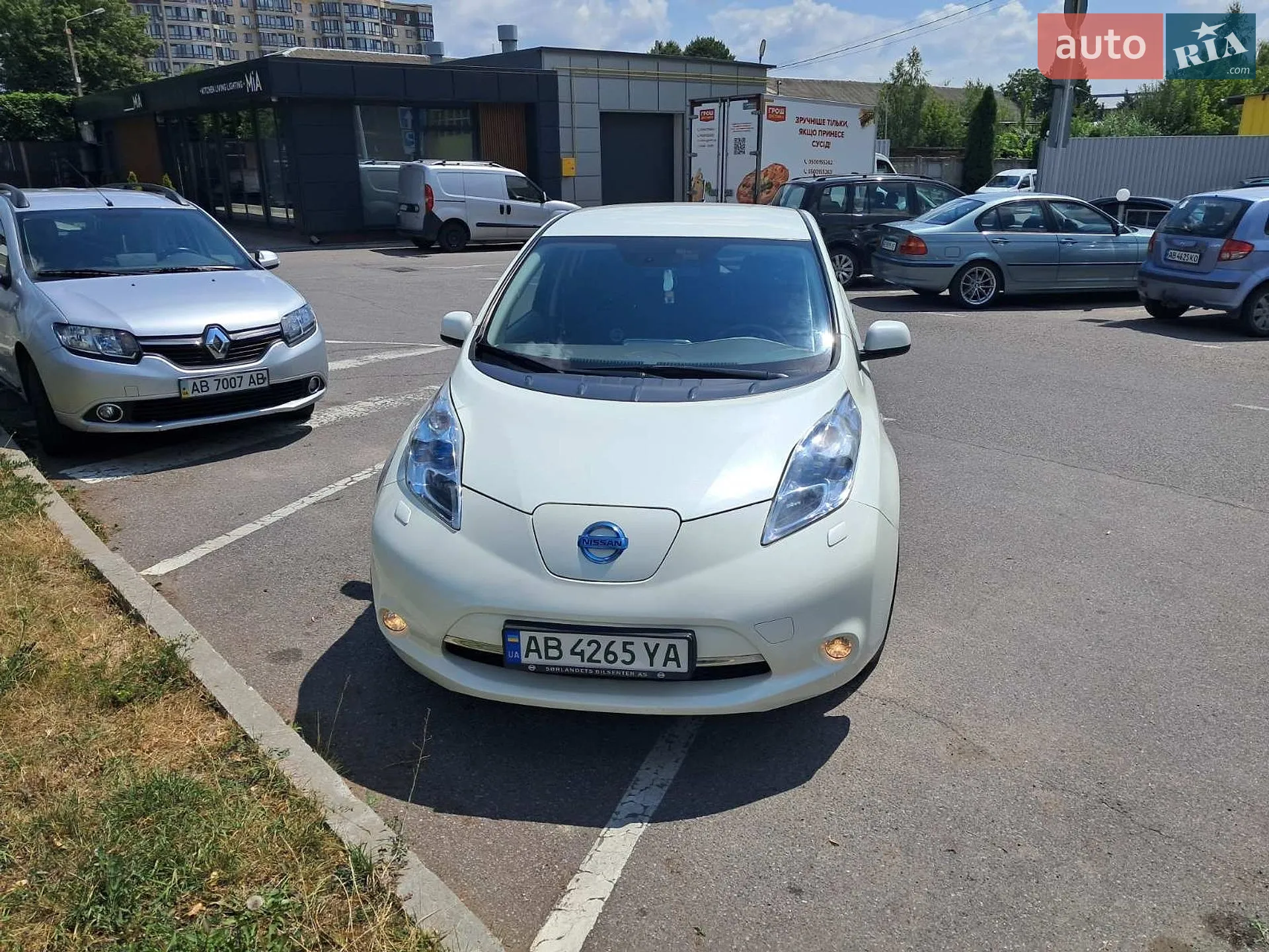 Nissan Leaf, 2011