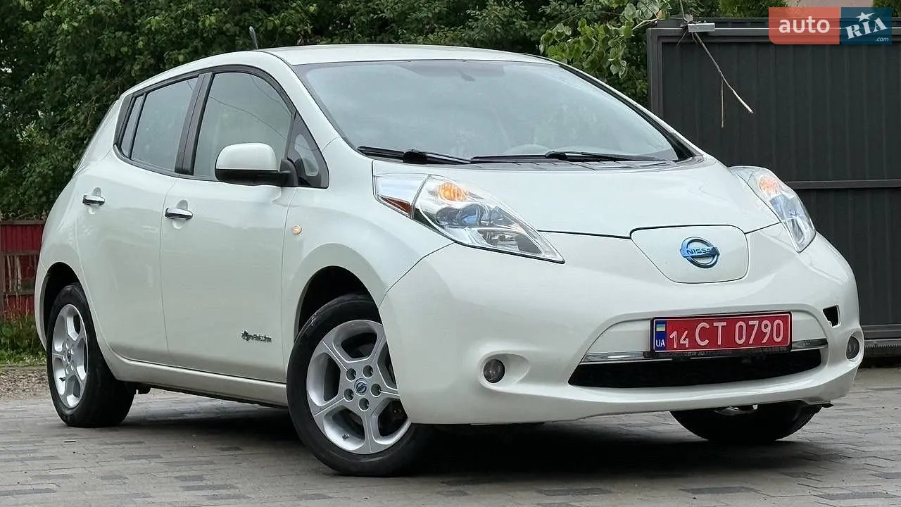 Nissan Leaf, 2011