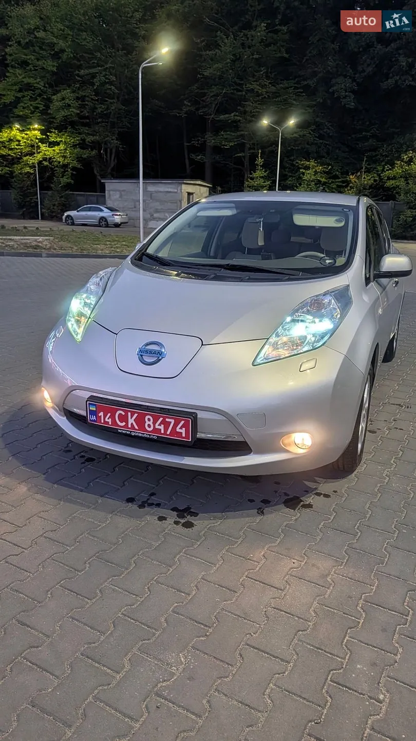Nissan Leaf, 2011