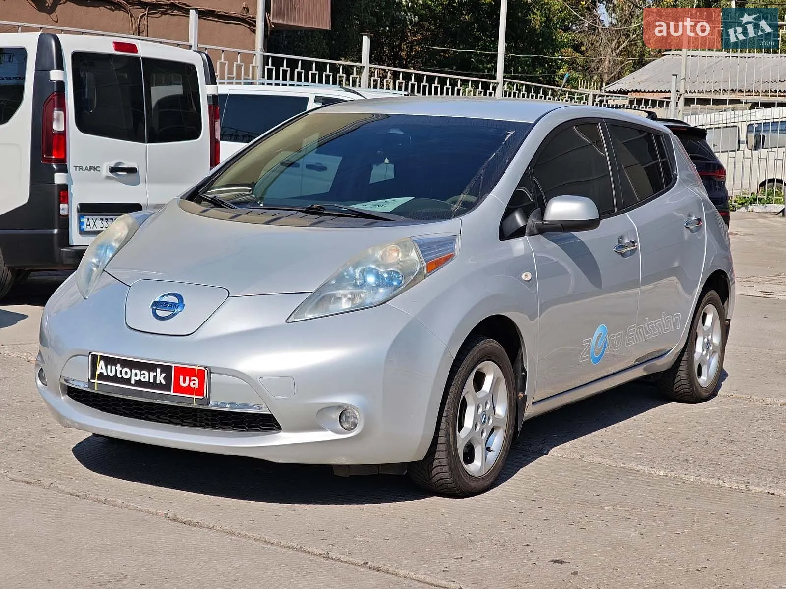 Nissan Leaf, 2011